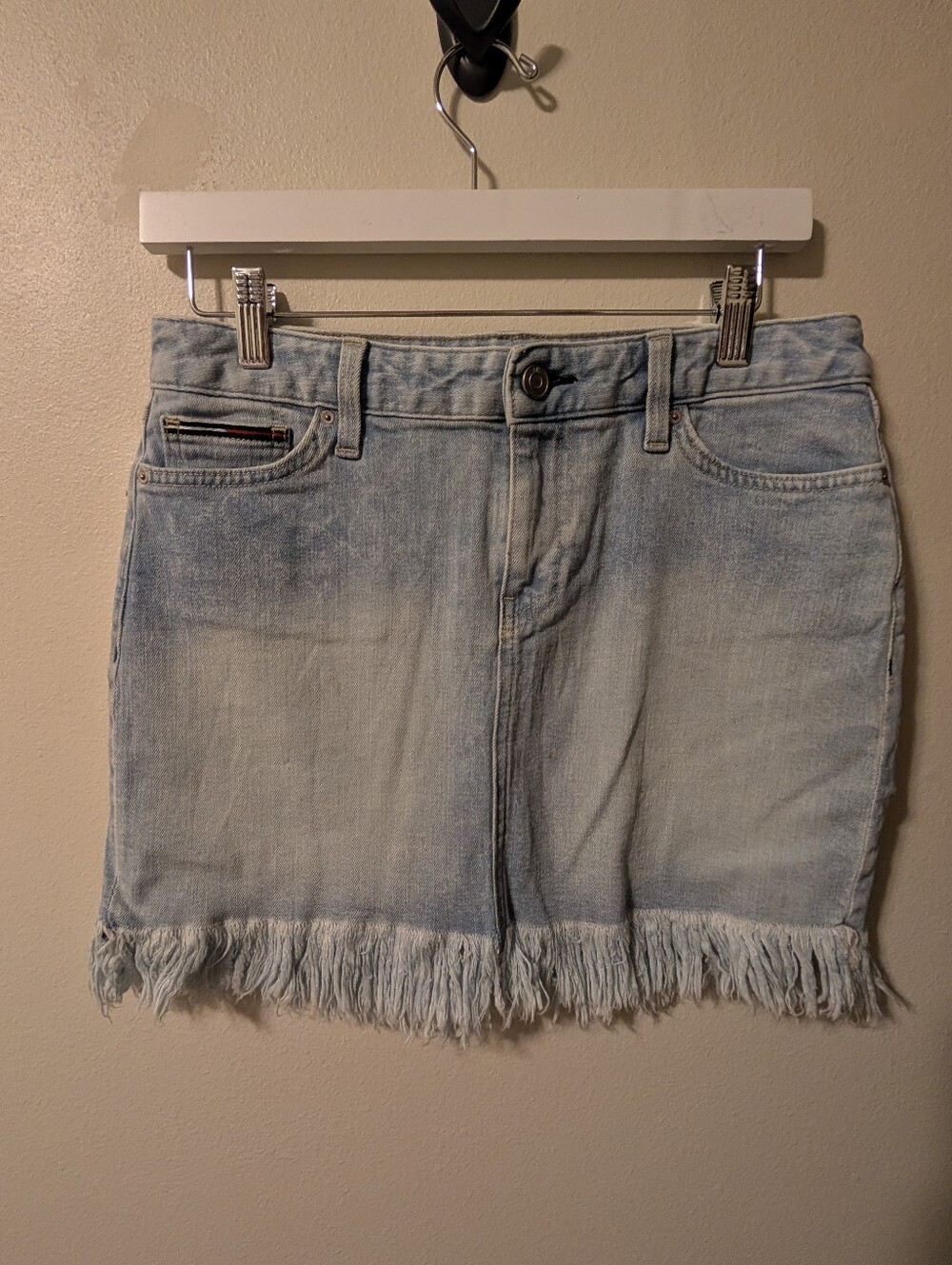 Tommy Hilfiger Light Wash Denim Fringe Hem Mini Skirt NEW 2